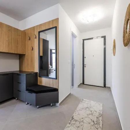 Apartment Hill Side 2 By Ps