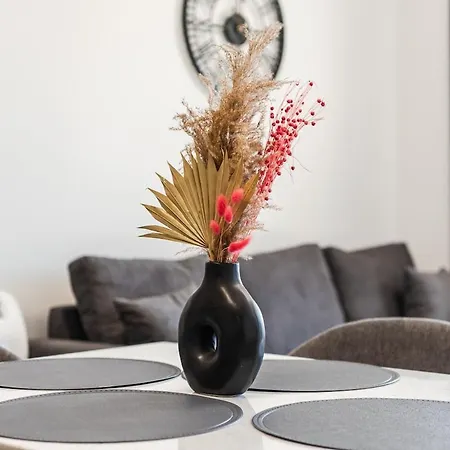 Apartment Hill Side 2 By Ps